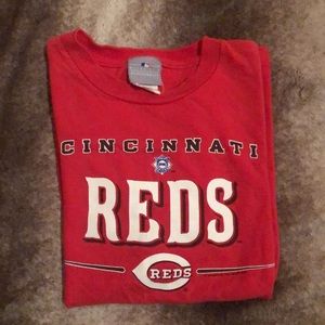 Cincinnati reds T-shirt